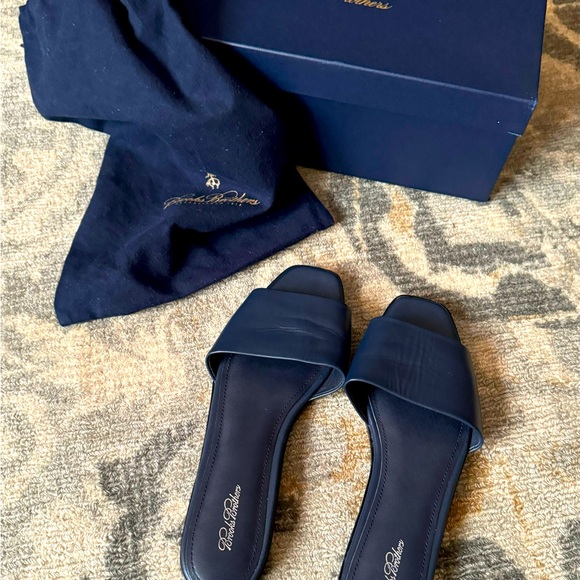 Brooks Brothers Leather navy blue sandals/slides. - Picture 2 of 4